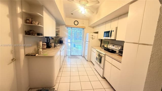 9325 SW 178th Ter, Palmetto Bay FL 33157 - Palmetto Bay, FL - Photo 2