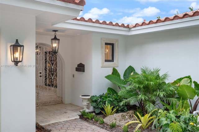 1320 Alhambra Cir, Coral Gables FL 33134 - Coral Gables, FL - Photo 3