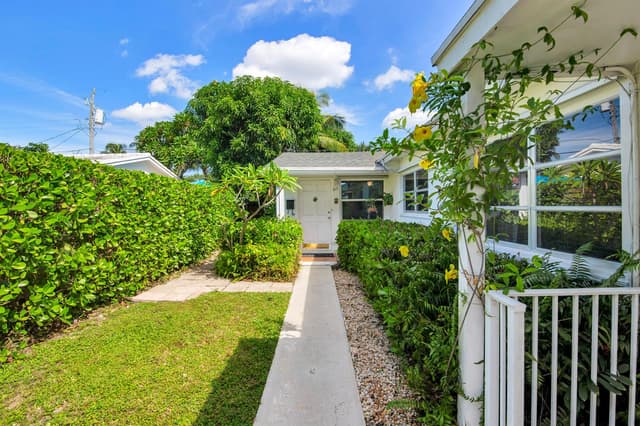 217 Pine Terrace, West Palm Beach FL 33405 - West Palm Beach, FL - Photo 2