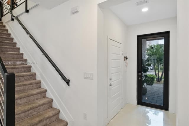 8110 NW 104th Ct, Doral FL 33178 - Doral, FL - Photo 2