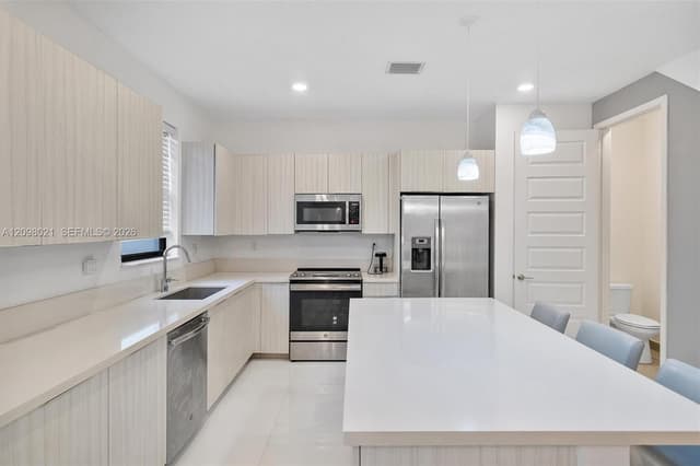 8110 NW 104th Ct, Doral FL 33178 - Doral, FL - Photo 7
