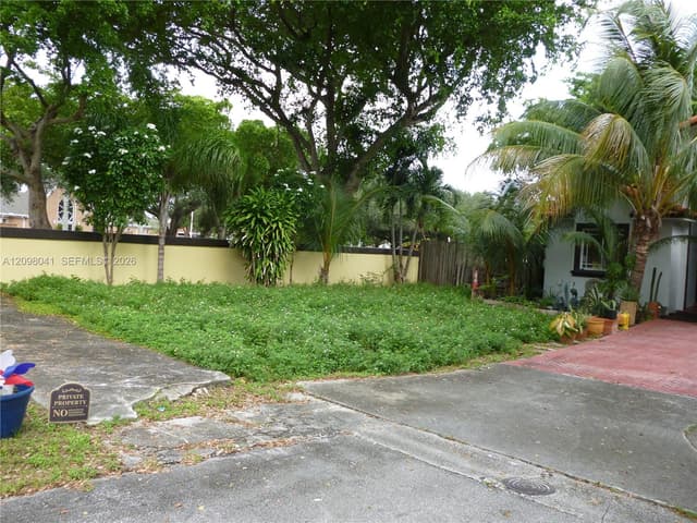 8161 NW 186th Ter, Hialeah FL 33015 - Hialeah, FL - Photo 2