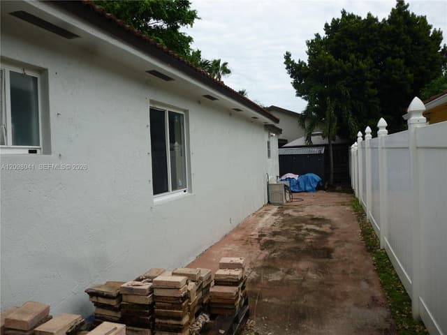 8161 NW 186th Ter, Hialeah FL 33015 - Hialeah, FL - Photo 5