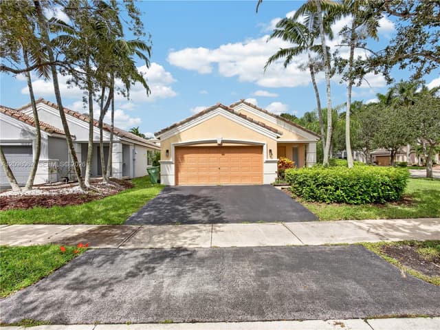 1509 Sunset Way, Weston FL 33327 - Weston, FL - Photo 2