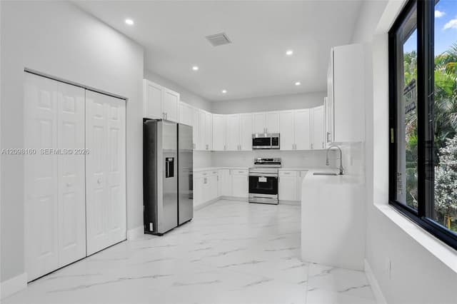 2445 SW 43 Ter, Fort Lauderdale FL 33317 - Fort Lauderdale, FL - Photo 5