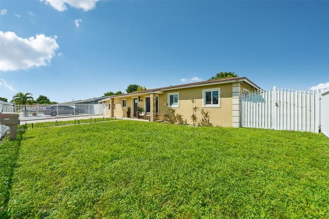 4495 NW 202nd St, Miami Gardens FL 33055 - Miami Gardens, FL - Photo 2