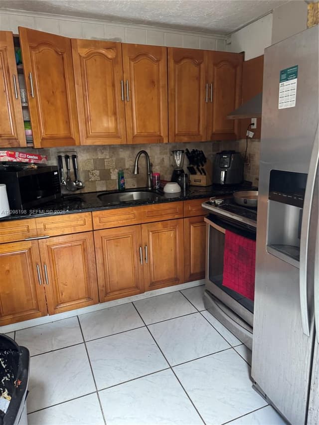 609 NW 58th Ave, Miami FL 33126 - Miami, FL - Photo 4