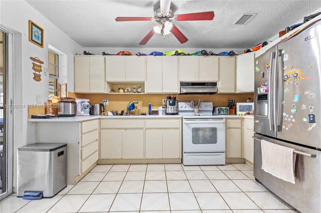 9041 SW 42nd St, Miami FL 33165 - Miami, FL - Photo 7
