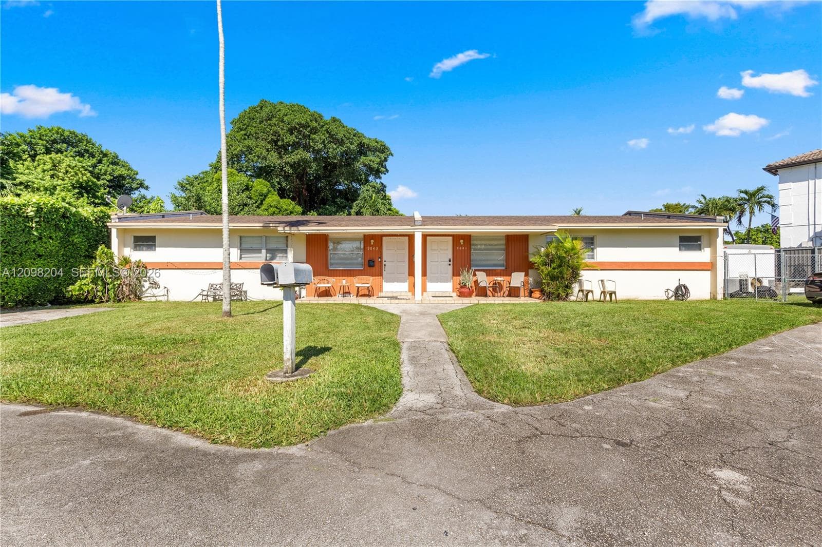 9041 SW 42nd St, Miami FL 33165