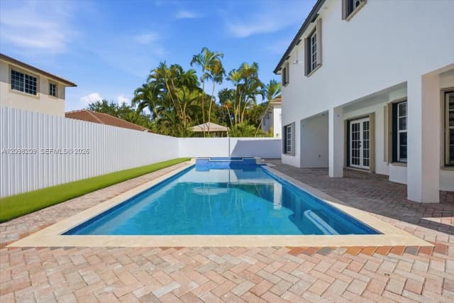 16310 NW 84th Ct, Miami Lakes FL 33016 - Miami Lakes, FL - Photo 4