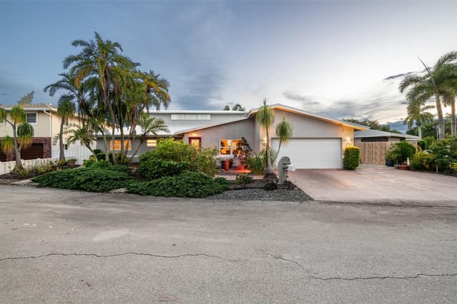 2108 NE 24TH Street, Wilton Manors FL 33305 - Wilton Manors, FL - Photo 2