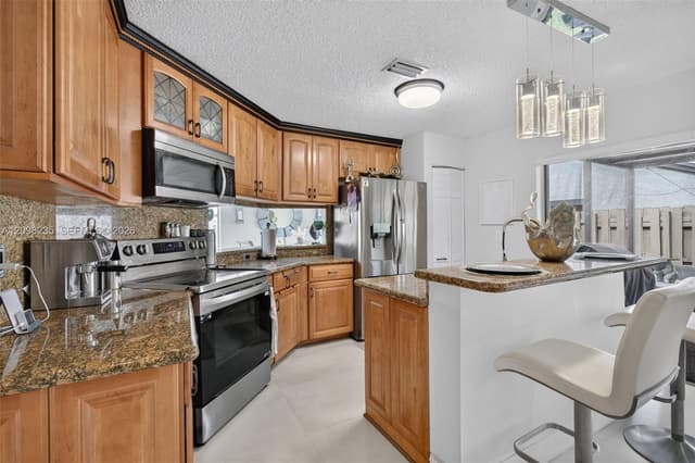 10747 NW 37th Pl, Sunrise FL 33351 - Sunrise, FL - Photo 7