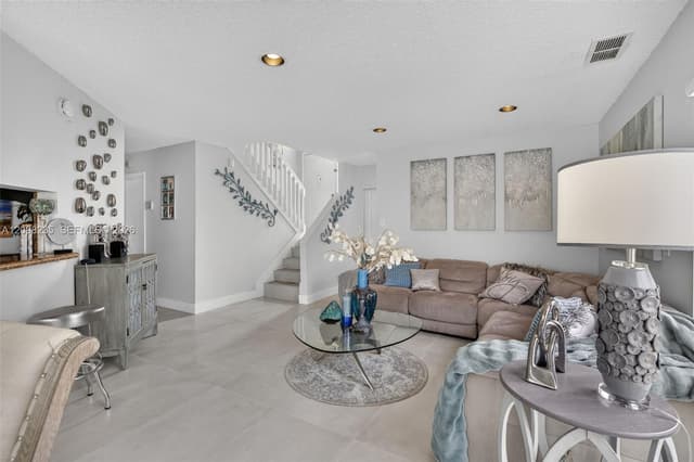 10747 NW 37th Pl, Sunrise FL 33351 - Sunrise, FL - Photo 5