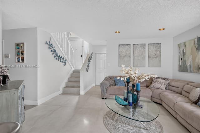10747 NW 37th Pl, Sunrise FL 33351 - Sunrise, FL - Photo 4