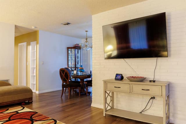 7654 GRANADA Boulevard, Miramar FL 33023 - Miramar, FL - Photo 5