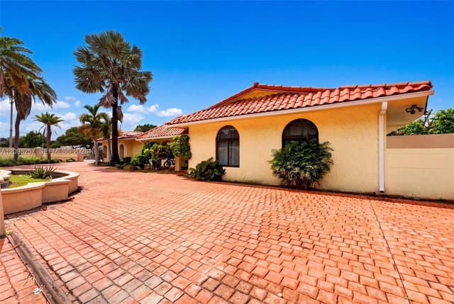5550 SW 87th Ave, Miami FL 33165 - Miami, FL - Photo 3