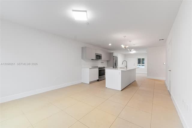 2555 NE 193rd St # 2102, Miami FL 33180 - Miami, FL - Photo 2