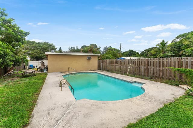 4329 Whispering Pines Road, West Palm Beach FL 33406 - West Palm Beach, FL - Photo 2