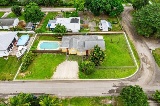 4329 Whispering Pines Road, West Palm Beach FL 33406 - West Palm Beach, FL - Photo 5