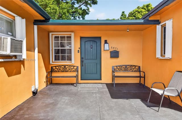 6571 SW 7th Ct, North Lauderdale FL 33068 - North Lauderdale, FL - Photo 3