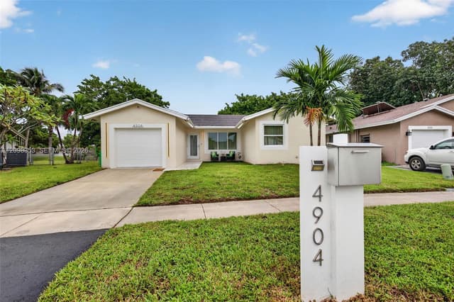 4904 NW 96th Ave, Sunrise FL 33351 - Sunrise, FL - Photo 2
