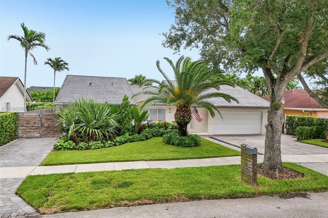 305 SW 134th Ct, Miami FL 33184 - Miami, FL - Photo 2