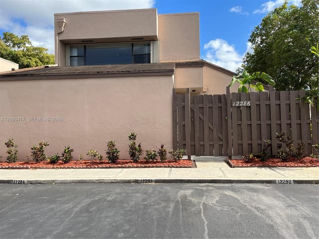 12286 NW 13th Ct, Pembroke Pines FL 33026 - Pembroke Pines, FL - Photo 2