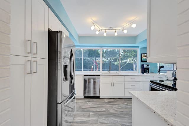2050 NE 59TH Place, Fort Lauderdale FL 33308 - Fort Lauderdale, FL - Photo 5