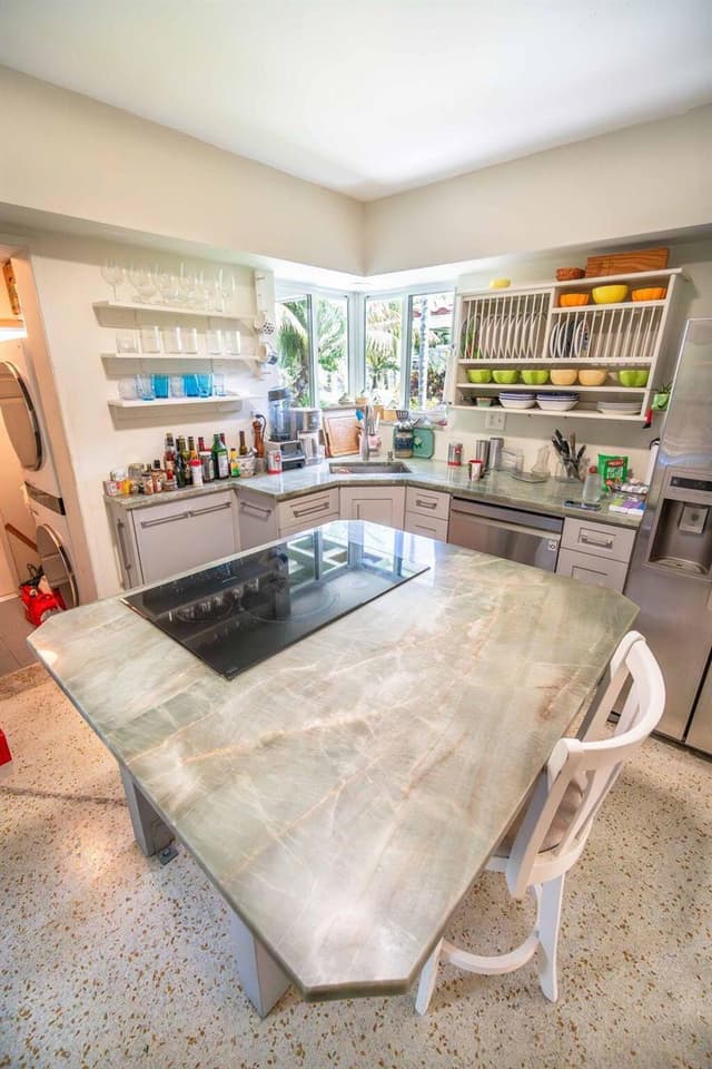 218 NE 2ND Place, Dania Beach FL 33004 - Dania Beach, FL - Photo 2
