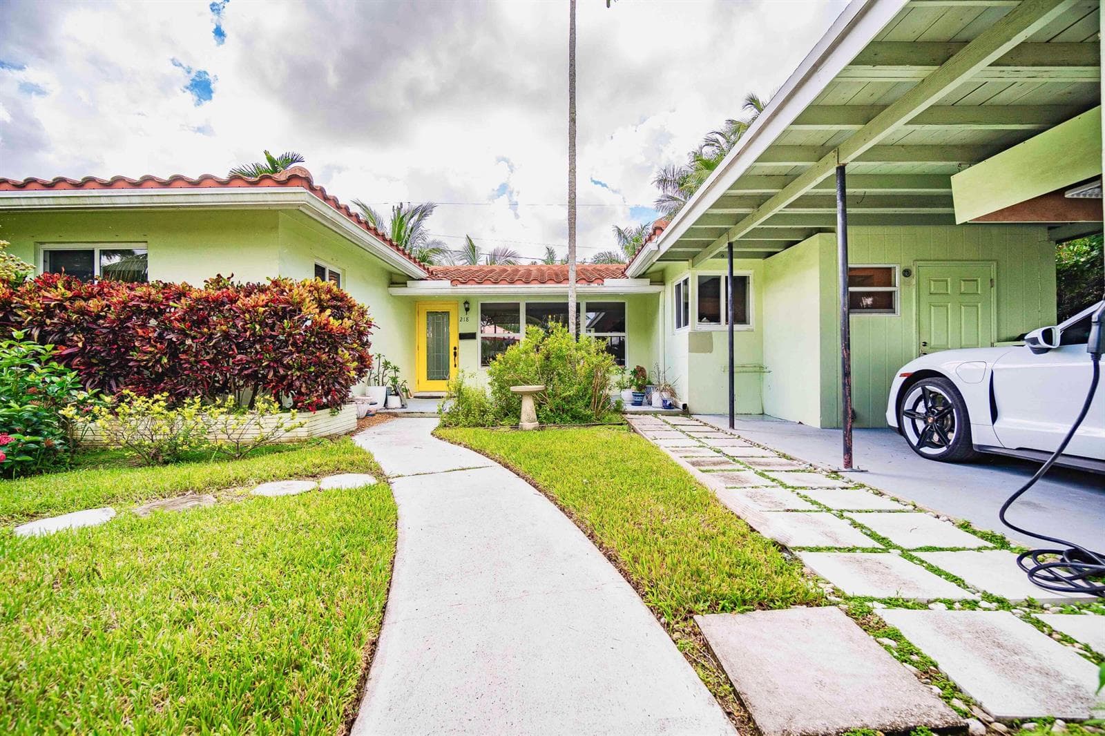 218 NE 2ND Place, Dania Beach FL 33004 - Dania Beach, FL - Photo 1