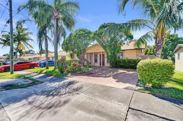 5120 SW 22nd St, West Park FL 33023 - West Park, FL - Photo 2