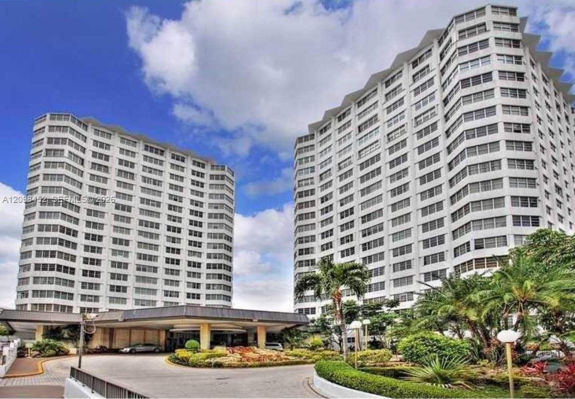 999 Brickell Bay Dr # 1807, Miami FL 33131 - Miami, FL - Photo 1