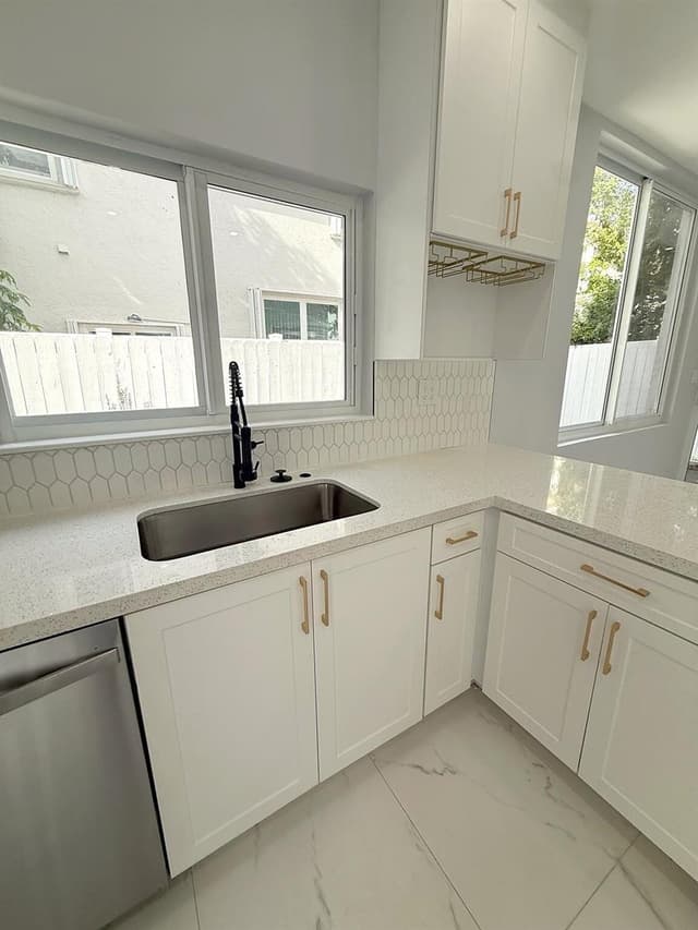 3705 VALAIS Drive, Hollywood FL 33021 - Hollywood, FL - Photo 6