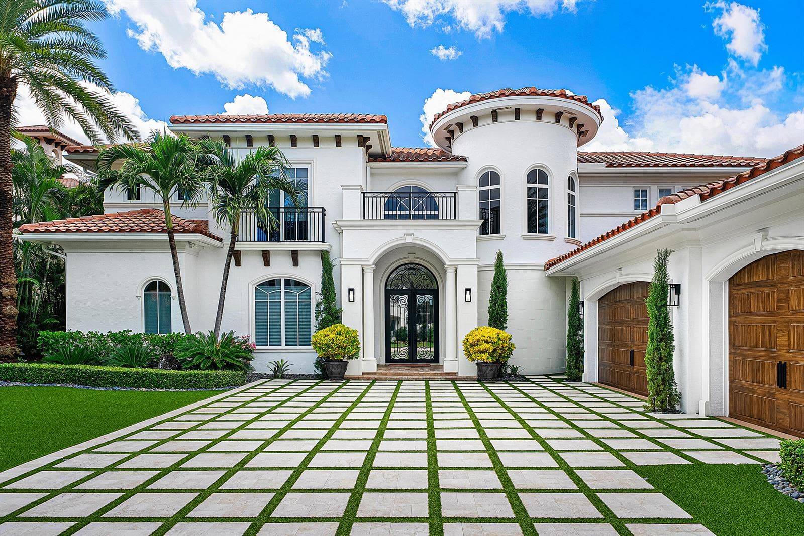 521 NE SPANISH Trail, Boca Raton FL 33432 - Boca Raton, FL - Photo 1