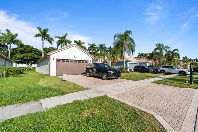1971 OAK BERRY Circle, Wellington FL 33414 - Wellington, FL - Photo 2