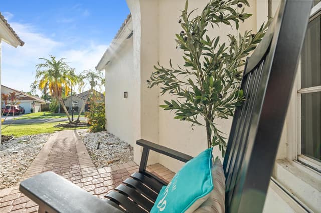 1971 OAK BERRY Circle, Wellington FL 33414 - Wellington, FL - Photo 3