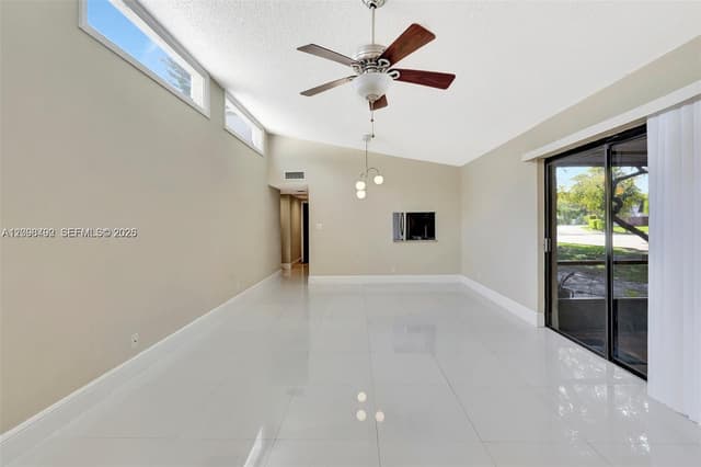 5701 Swordfish Cir, Tamarac FL 33319 - Tamarac, FL - Photo 2