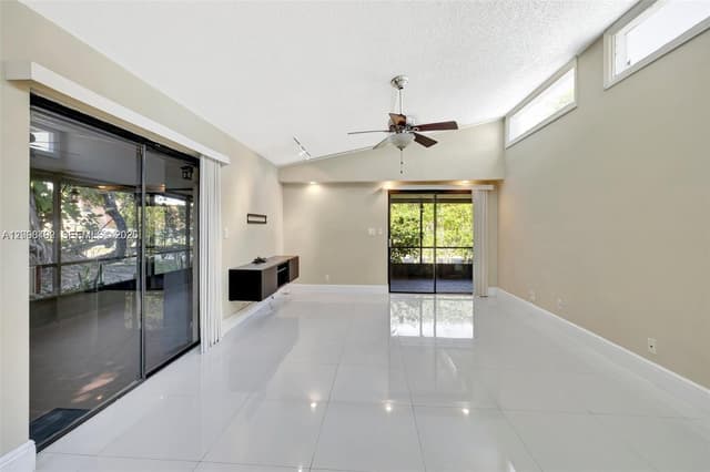5701 Swordfish Cir, Tamarac FL 33319 - Tamarac, FL - Photo 3
