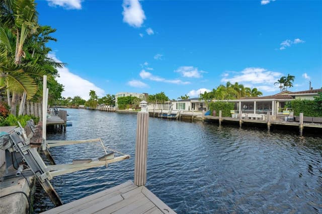2142 NE 17th Avenue, Wilton Manors FL 33305 - Wilton Manors, FL - Photo 2