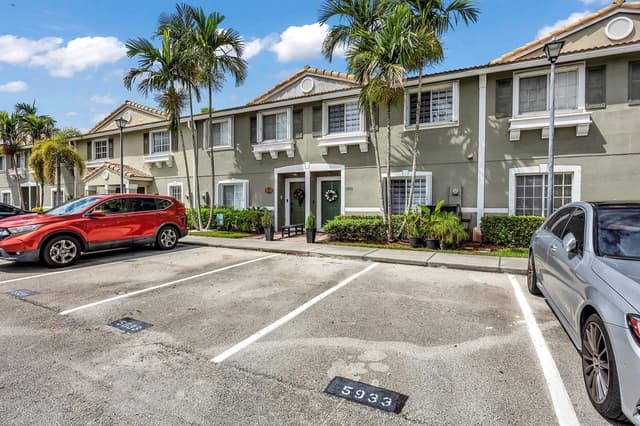 5933 MANCHESTER Way # 5933, Tamarac FL 33321 - Tamarac, FL - Photo 2