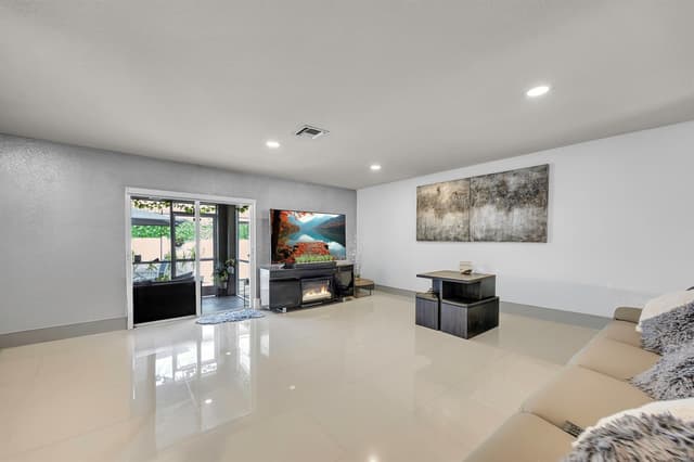 5933 MANCHESTER Way # 5933, Tamarac FL 33321 - Tamarac, FL - Photo 4