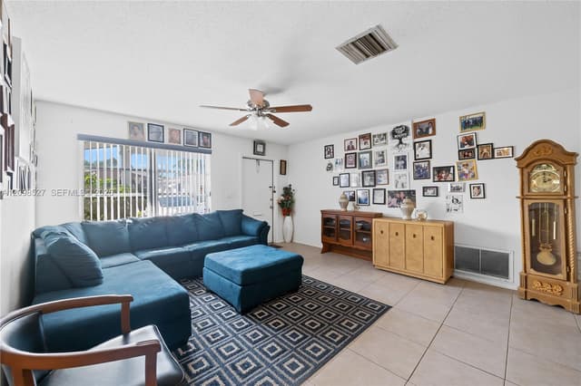 4517 NW 47th Ter, Tamarac FL 33319 - Tamarac, FL - Photo 3