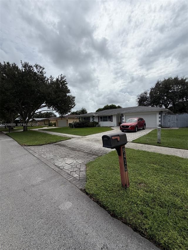 8410 SW 26th Pl, Davie FL 33328 - Davie, FL - Photo 3