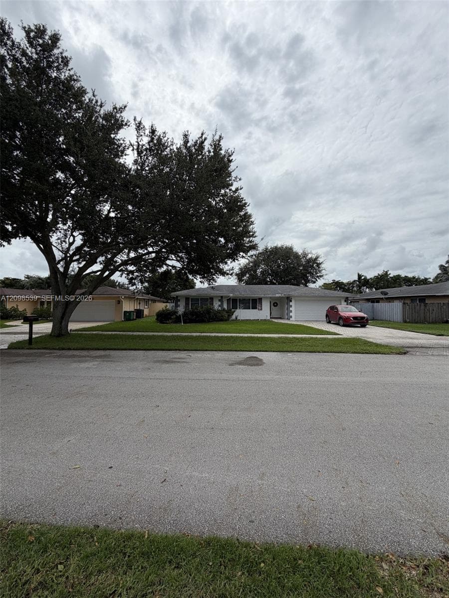 8410 SW 26th Pl, Davie FL 33328 - Davie, FL - Photo 1