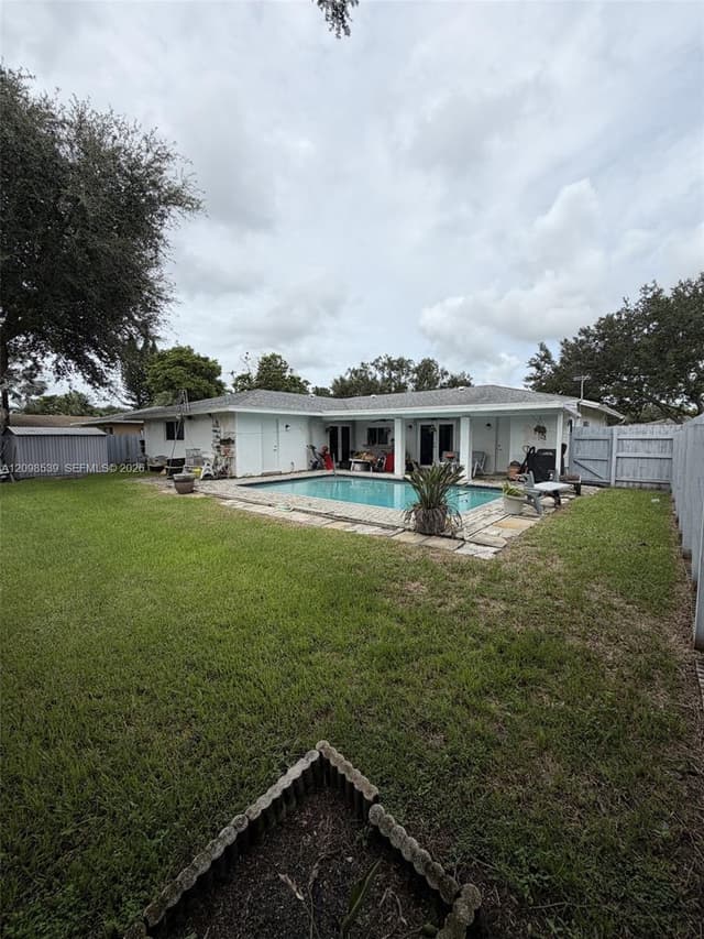 8410 SW 26th Pl, Davie FL 33328 - Davie, FL - Photo 5