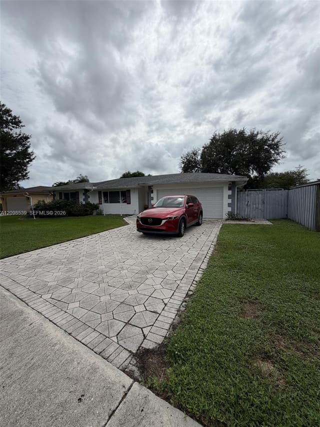 8410 SW 26th Pl, Davie FL 33328 - Davie, FL - Photo 4