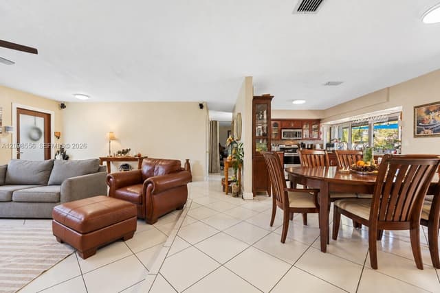 8111 SW 205th St, Cutler Bay FL 33189 - Cutler Bay, FL - Photo 6