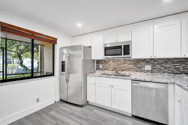 310 Lakeview Drive # 105, Weston FL 33326 - Weston, FL - Photo 7