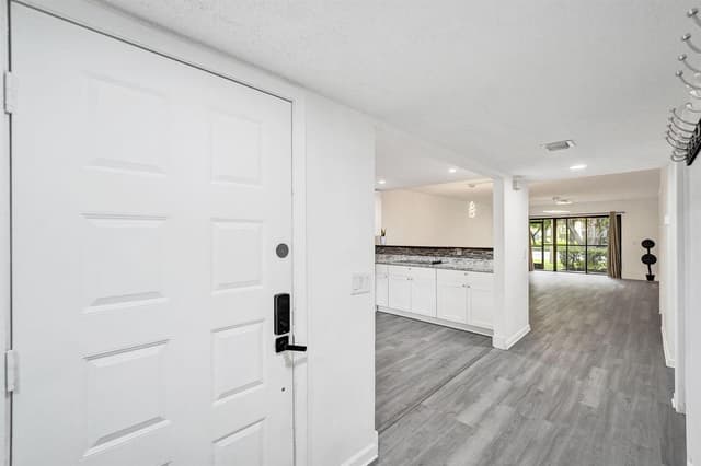 310 Lakeview Drive # 105, Weston FL 33326 - Weston, FL - Photo 4