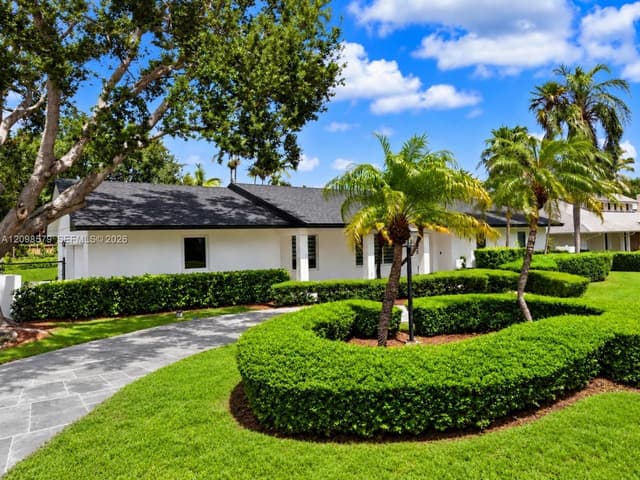 7605 SW 179th Ter, Palmetto Bay FL 33157 - Palmetto Bay, FL - Photo 2